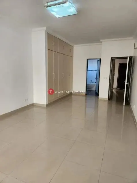 Appartement a loué aux Almadies route king fahd