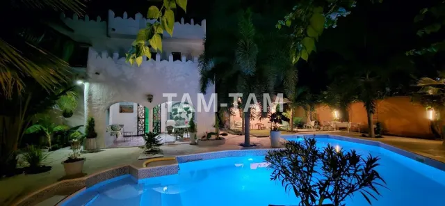 une magnifique Villa Atypique avec un appartement indépendant. à vendre, à Warang