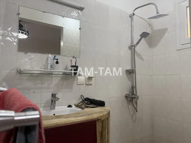 À vendre, à Warang, une villa avec un appartement indépendant: Idéal pour un revenu locatif ou une propriété familiale