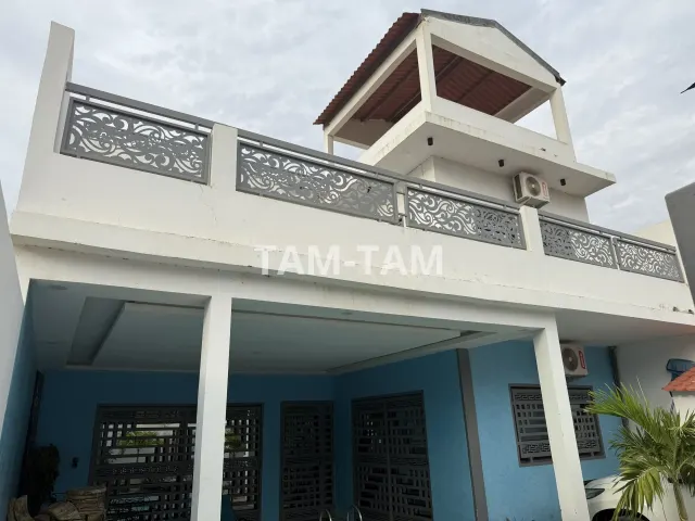Villa Contemporaine à Saly : Secteur Maîtrisé en Zone Sapco