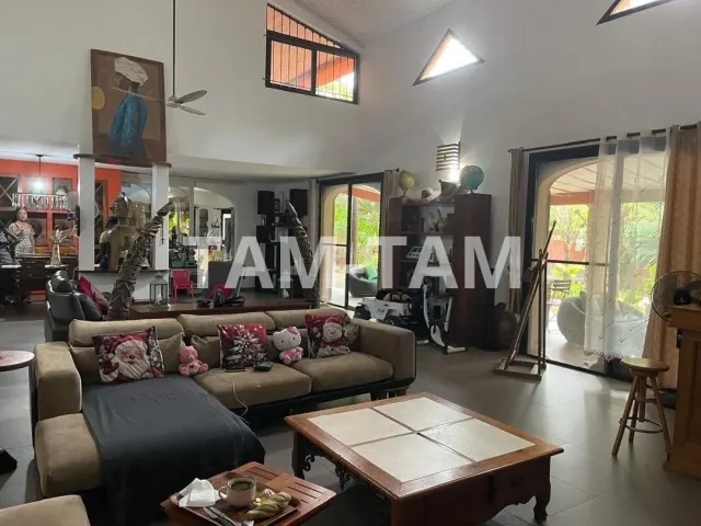 Villa à vendre à Ngaparou — Spacieuse propriété avec piscine et studio indépendant