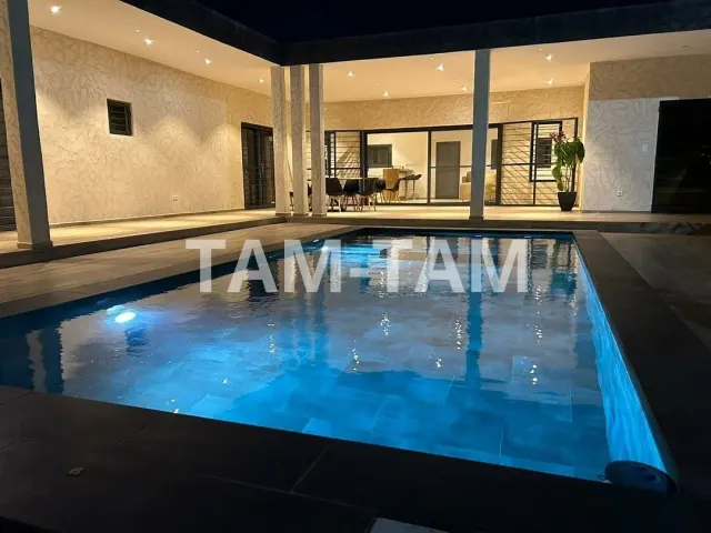 Villa Contemporaine à La Somone : Luxe et Confort