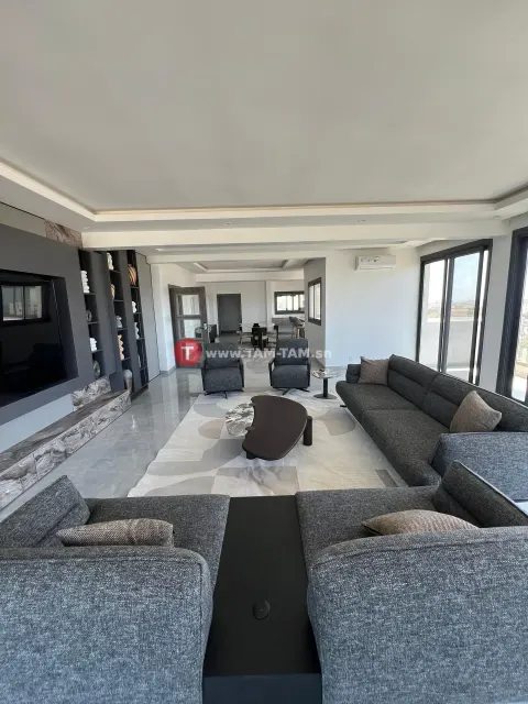 F6 de prestige au point e sur 352 m²