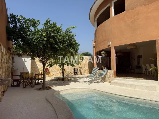 Villa Authentique à vendre, à Popenguine : Investissement Locatif