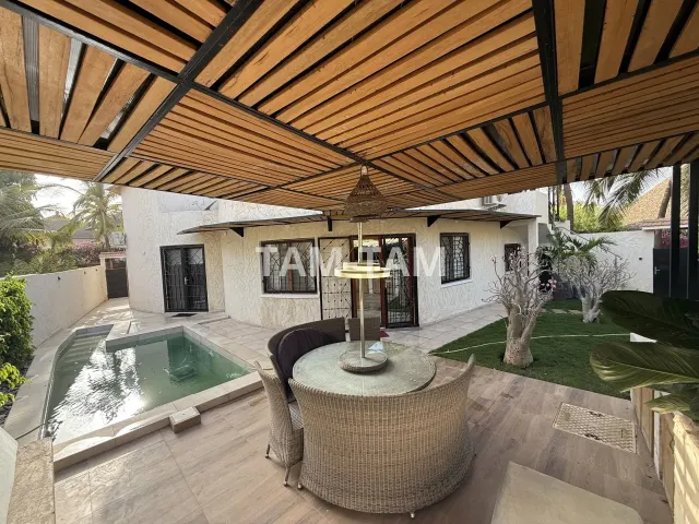 EXLUSIVITE : VILLA CONTEMPORAINE AVEC APPARTEMENT INDÉPENDANT À VENDRE SALY