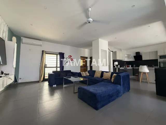 VILLA À VENDRE SOMONE -Idéalement située à 2 minutes de la Piste Somone, Nguerigne .