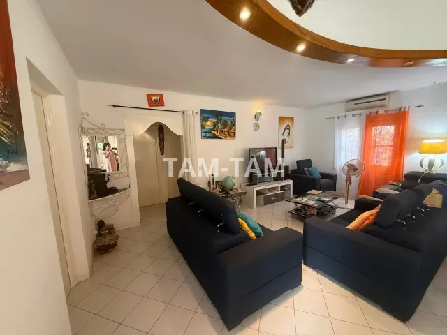Villa à vendre sur un terrain de 441 m² à SALY