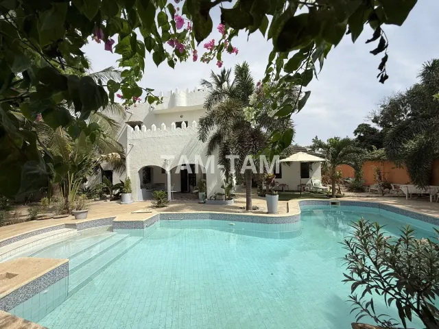 Villa à vendre sur un terrain de 600 m². à WARANG