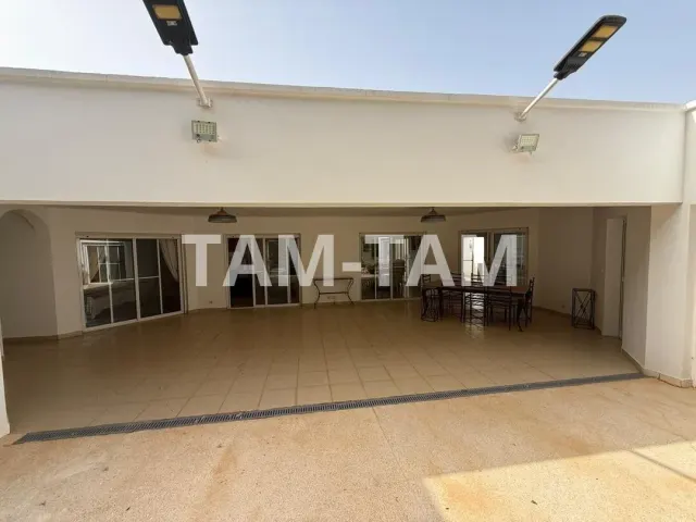 Villa à vendre sur un terrain de 705 m² à NGAPAROU