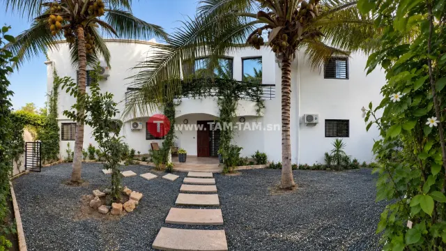 SUPERBE VILLA DE 7 CHAMBRES AVEC PISCINE - CONFORT