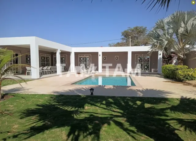 Villa de 205 m² habitables à vendre à NGAPAROU