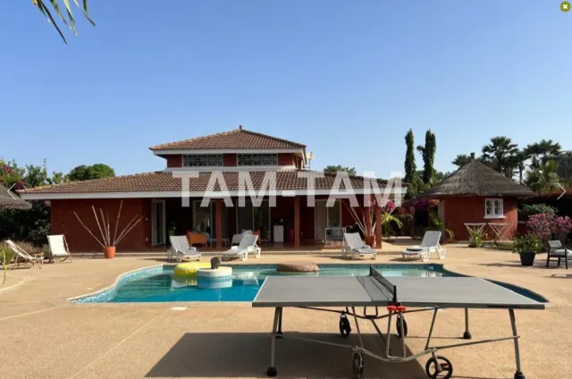 Villa de 3 chambres sur 1 177 m² de terrain à SALY