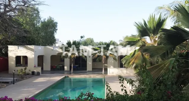 Villa de 300 m² sur 1 112 m² de terrain à vendre à NGAPAROU