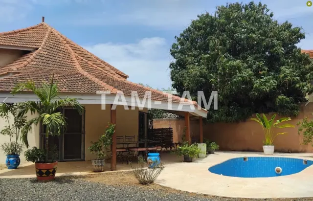 A VENDRE : Villa type case R+1, 120m² habitables à NGAPAROU