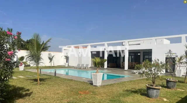 A VENDRE NGAPAROU : Villa construite en 2023 sur un terrain de 1000m²