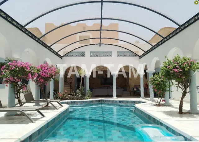 A VENDRE NGAPAROU : RIAD de 440 m² habitable sur un terrain de 727 m²