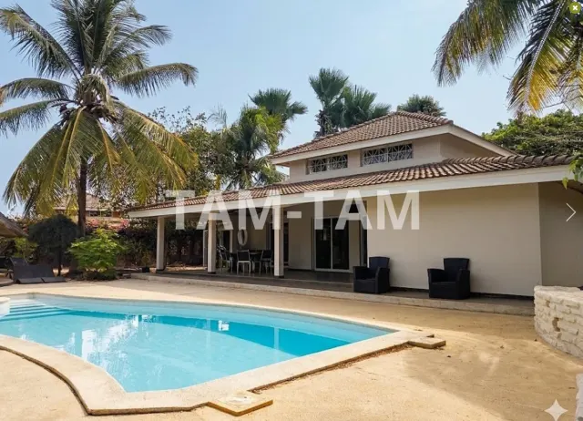 A VENDRE : Villa de 220 m² habitables à vendre à SALY