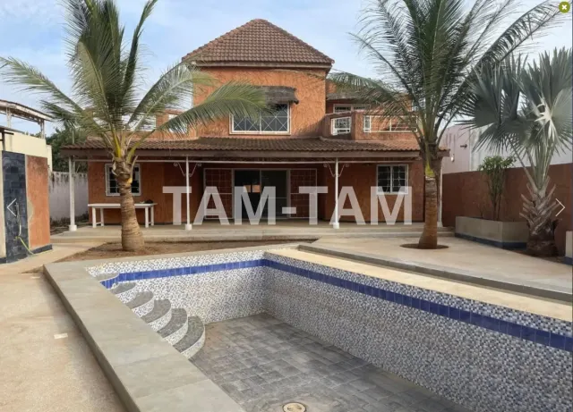 A VENDRE : Villa de 240 m² habitable sur un terrain de 620 m² à vendre à la SOMONE