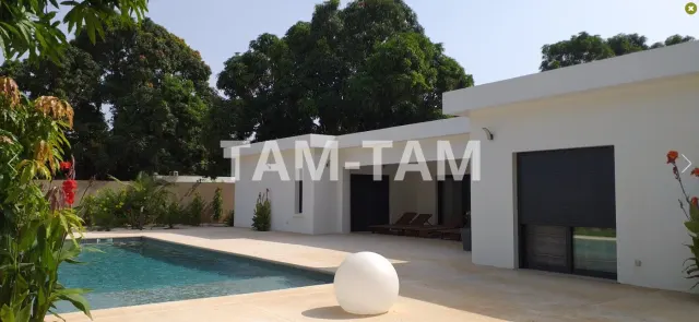 Villa neuve sur un terrain de 3052 m² à vendre à NGUERIGNE