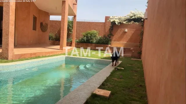 Charmante villa sur un terrain de 300m², à vendre au coeur de Saly