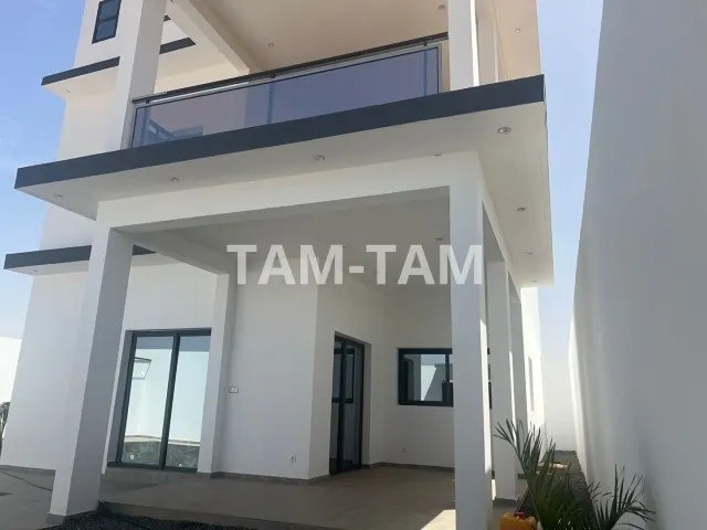 Villa moderne de 170 m² habitable sur un terrain de 300 m²  à vendre à Nguerigne