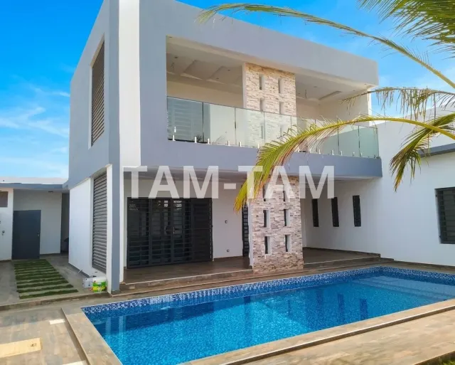 Maison contemporaine de 300 m² à vendre à ngaparou