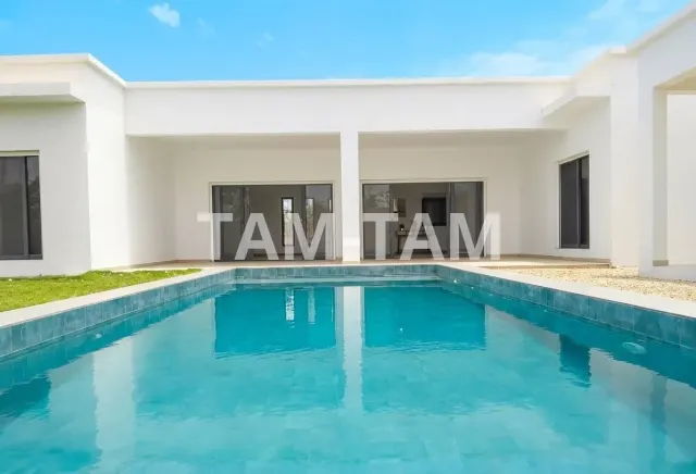 Villa neuve meublé sur 730 m² de terrain à vendre à NGUERIGNE