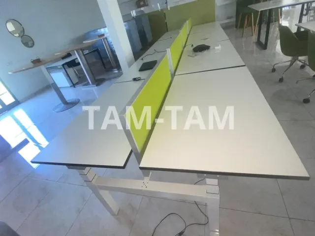 Grand Bureau Double Face – Style Open Space avec Séparateur